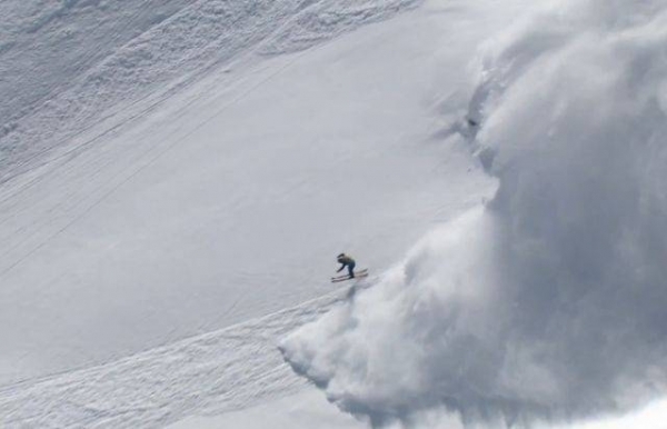Vremea rea a dat peste cap planurile turiștilor: risc ridicat de avalanșe în județul Brașov