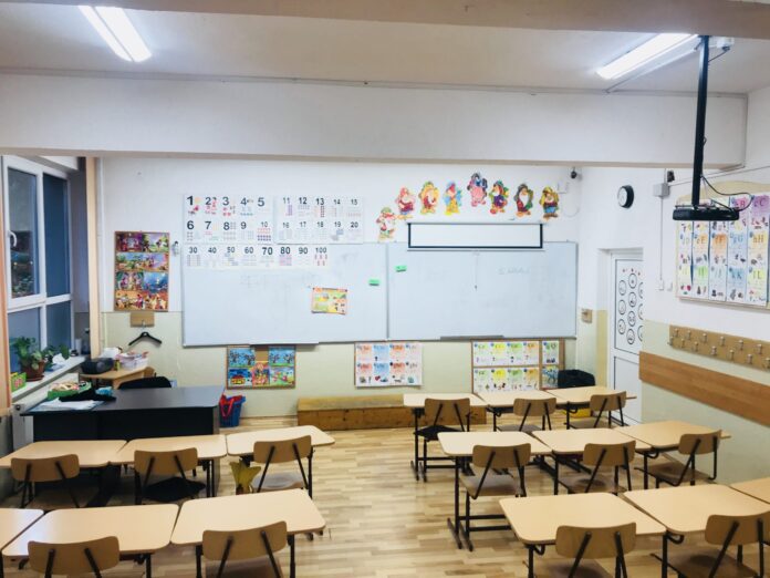 Elevii revin în bănci începând cu 8 ianuarie