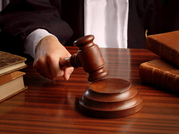 Scandalos! Polițist recidivist condamnat pentru că a desfigurat un om nevinovat