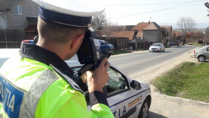 Brașovean prins cu 118 km/h în Stâlpeni: fără RCA, ITP expirat și permis suspendat