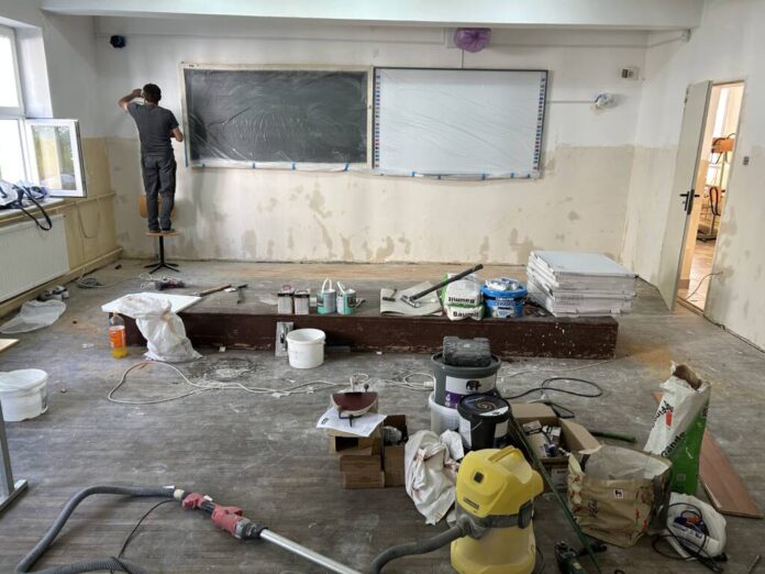 A început amenajarea sălii de clasă, din donații, la Colegiul Tehnic “Mircea Cristea” din Brașov