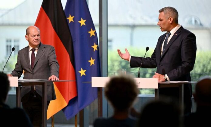 Cancelarul german Olaf Scholz și cancelarul austriac Karl Nehammer Foto: AFP / Profimedia