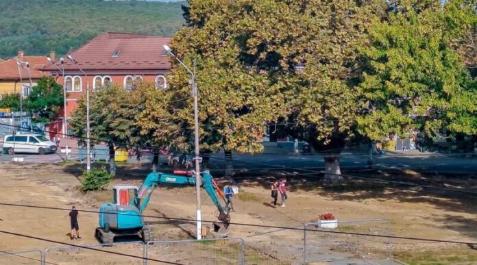 A început modernizarea parcului central din Făgăraș
