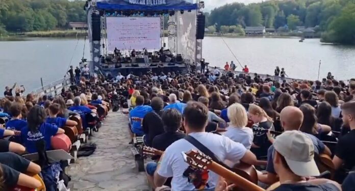 Peste 700 de chitariști au participat la Sibiu Guitar Meeting (VIDEO)