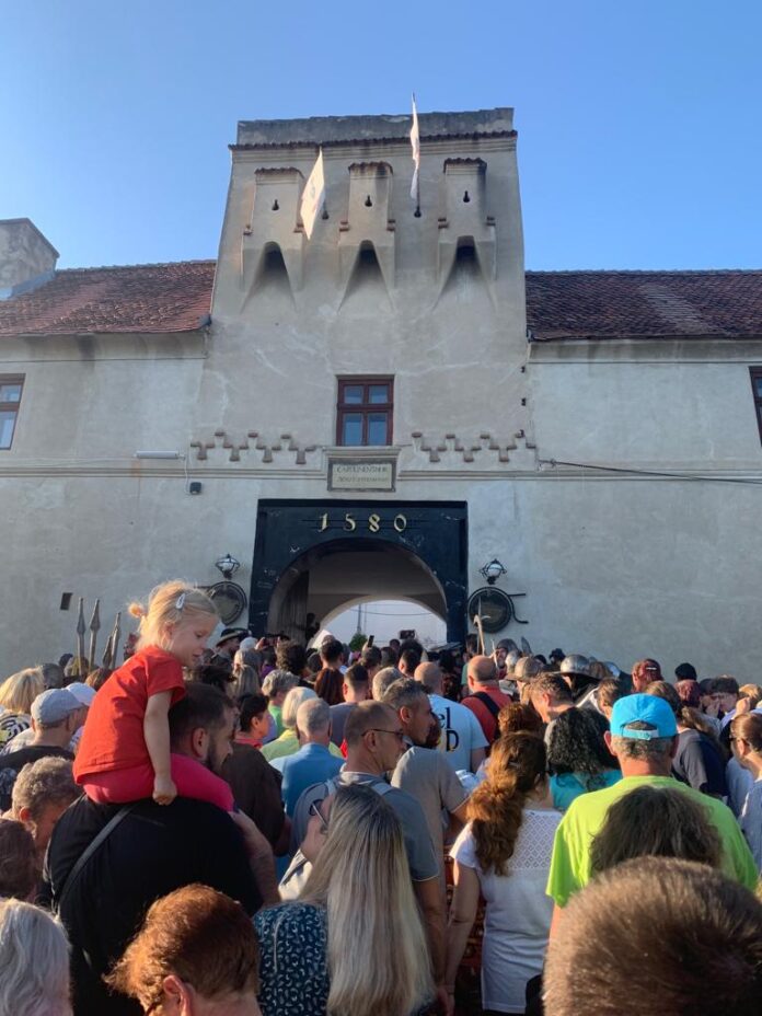 Cetățuia Brașovului și-a redeschis porțile