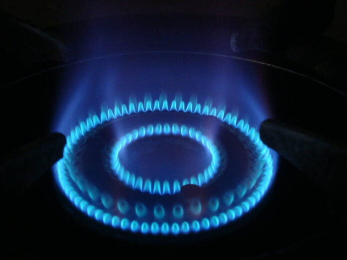 Cu cât se scumpesc gazul și curentul electric