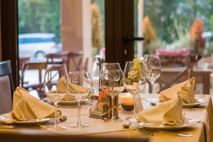 Inspectorii de muncă au verificat hoteluri și restaurante, în Brașov