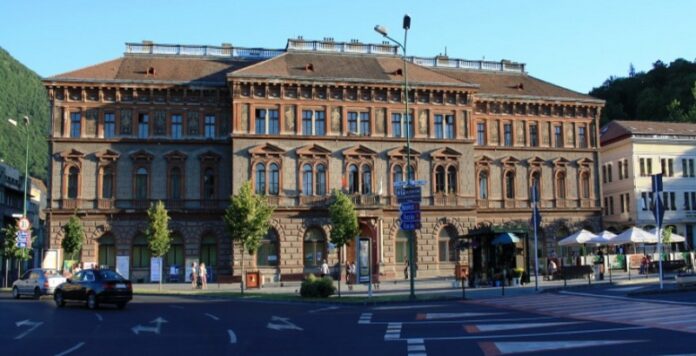 Studenții Universității Transilvania din Brașov protestează din cauza taxelor de cămin