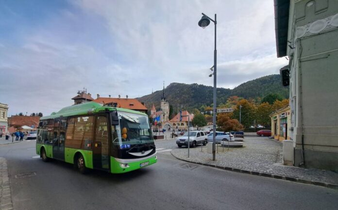 Ziua Armatei Române: Circulația rutieră, suspendată în Piața Unirii; modificări la graficele autobuzelor 4, 50, 52