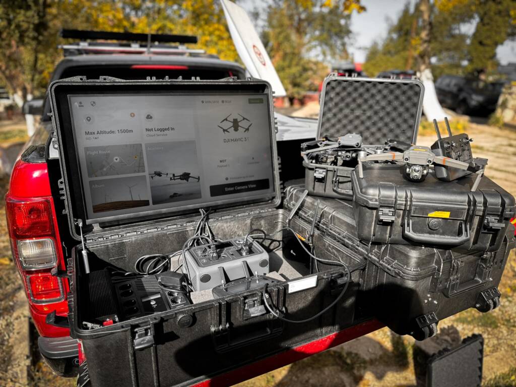 Două centre mobile de analiză a datelor din dronă, pentru Salvamont Brașov