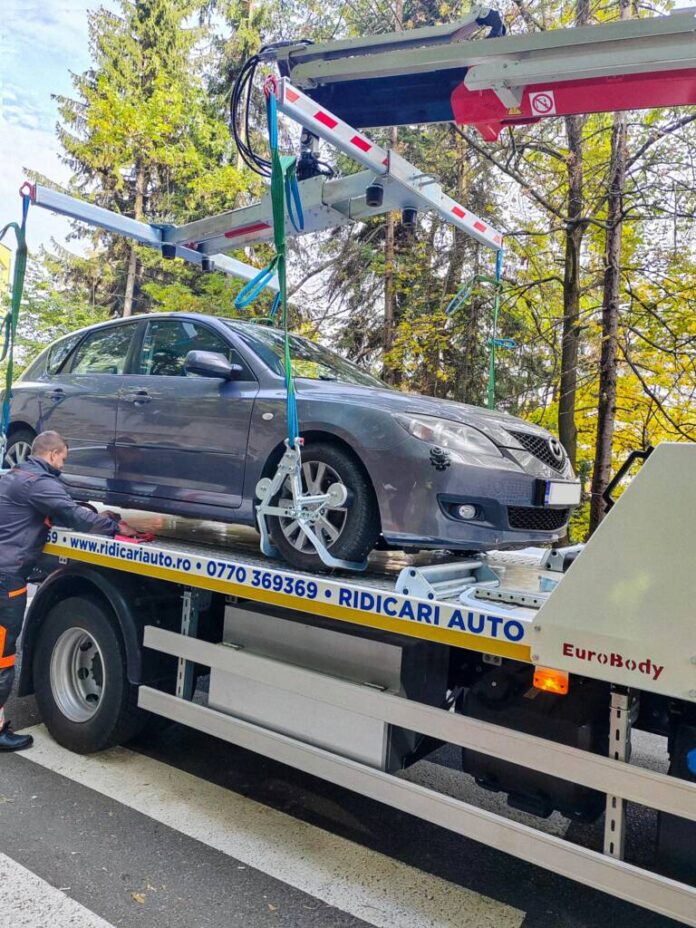 Brașov: 13 autoturisme staționate neregulamentar, ridicate în prima săptămână de când serviciul a devenit operațional