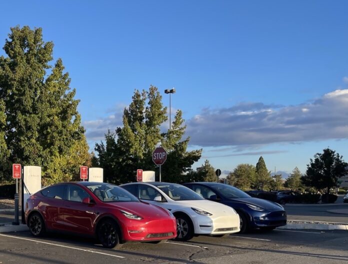 Supercharger Tesla, în Brașov