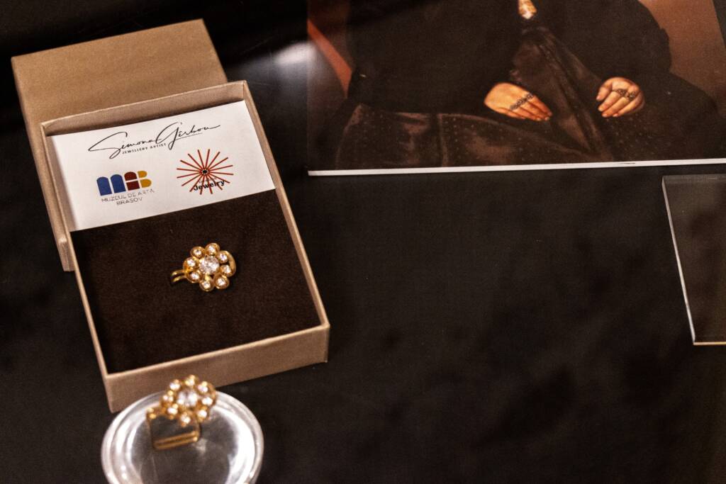 Muzeul de Artă Brașov prezintă câștigătorii concursului „Timeless Jewelry” la București, la Romanian Jewelry Week