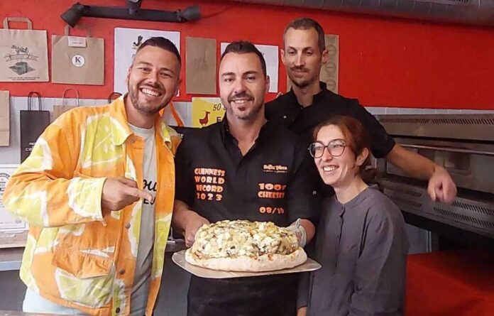 Record mondial: 1.001 de tipuri diferite de brânzeturi pe o pizza