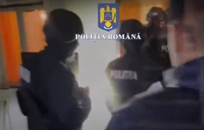 Percheziții și la Brașov într-un dosar de înșelăciune: Cărți de identitate reale și falsificate, folosite pentru obținerea unor credite online