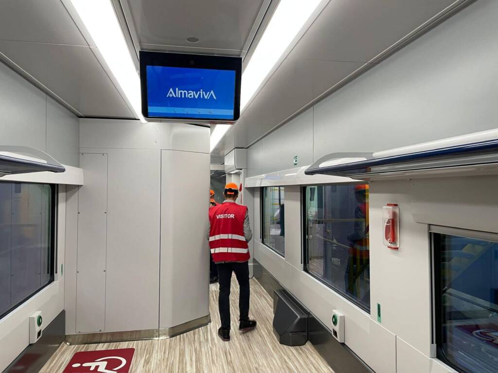 Primul tren cumpărat de România, la 20 de ani după Săgețile Albastre, Bucureşti - Constanţa