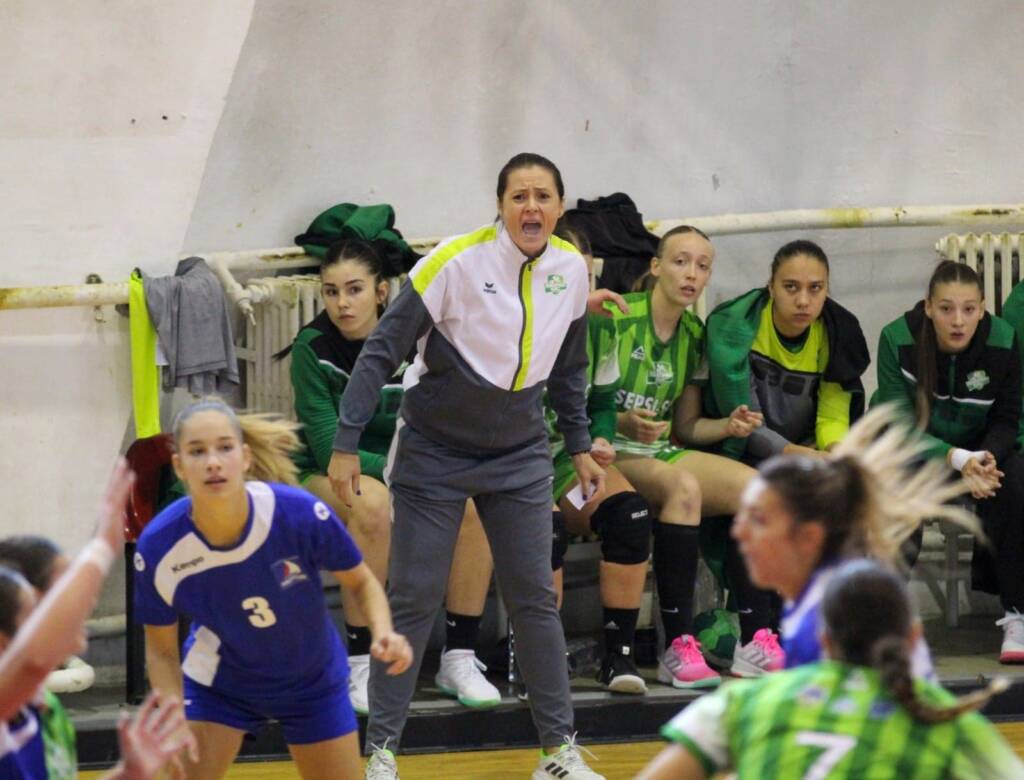 Totul pentru Mondiale! Carmen Cartaș a preluat echipa națională U18 a României. Fosta handbalistă a Coronei Braşov debutează ca selecționer cu o dublă contra Ungariei