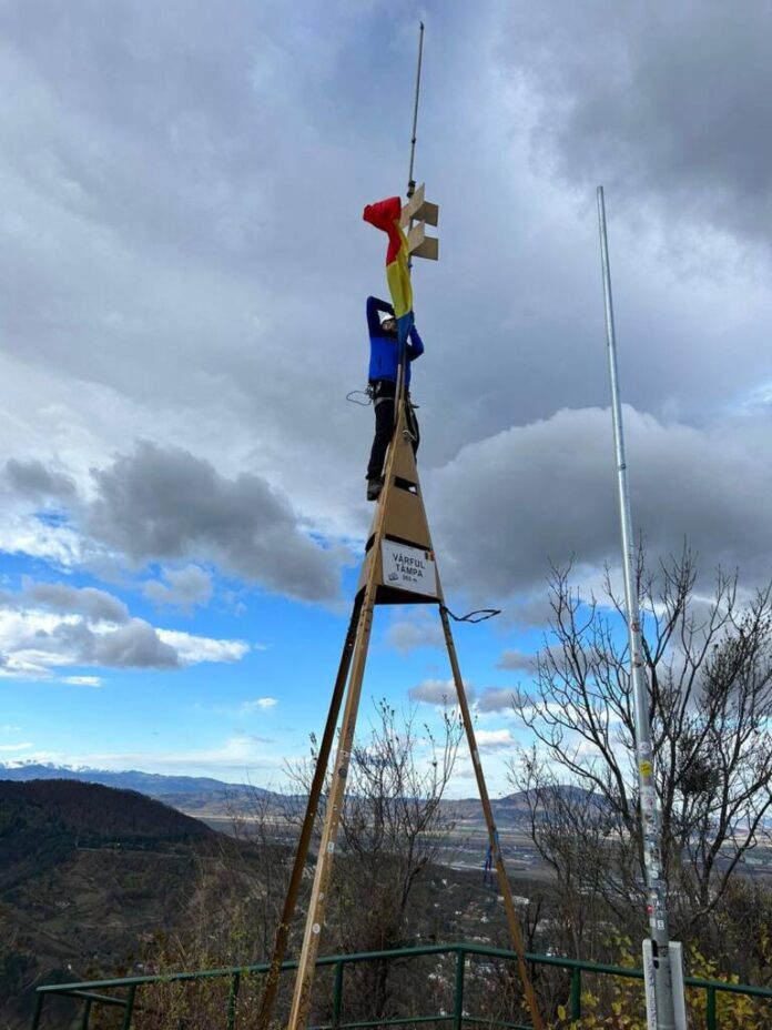 Steagul de pe Tâmpa a fost înlocuit