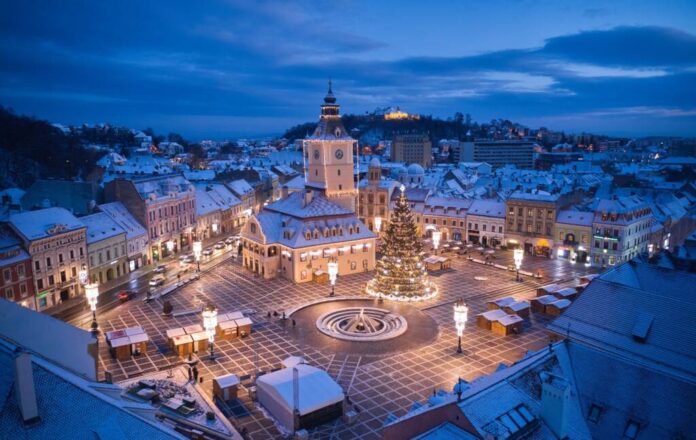 Brașovul, ,,Clasic și elegant”: Primăria a început pregătirile pentru sărbătorile de iarnă și montarea iluminatului festiv