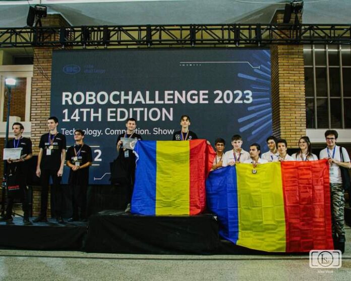 Cel mai mare concurs de robotică din Europa: Doi elevi de la Colegiul Naţional de Informatică 