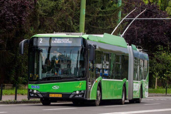 Din cauza frigului: 26 de troleibuze Solaris ale RATBV nu vor mai deschide prima ușă dublă