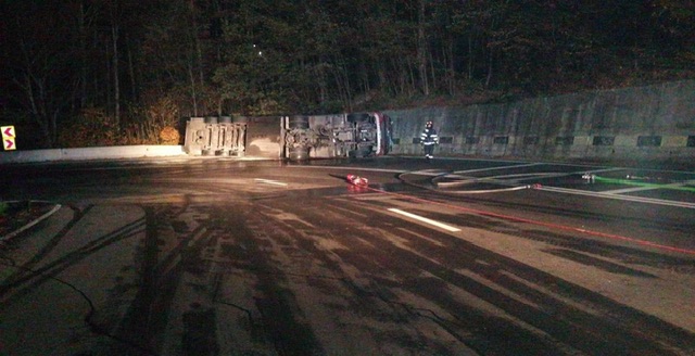 O cisternă s-a răsturnat în zona localității Măieruș