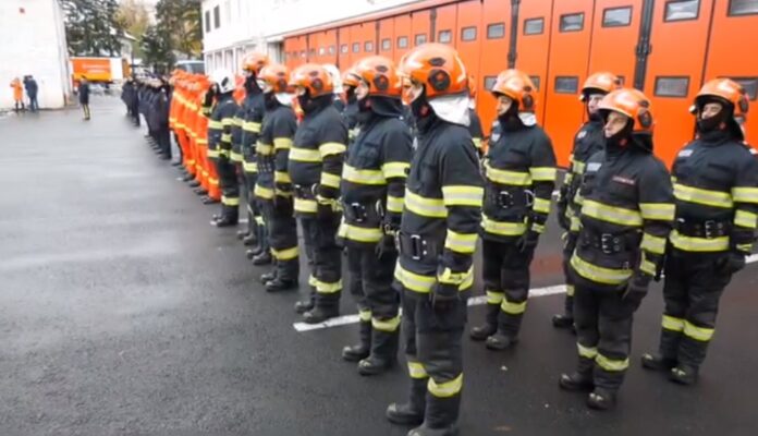 Drapelul de Luptă al Inspectoratului pentru Situații de Urgență Brașov, decorat de președintele Iohannis