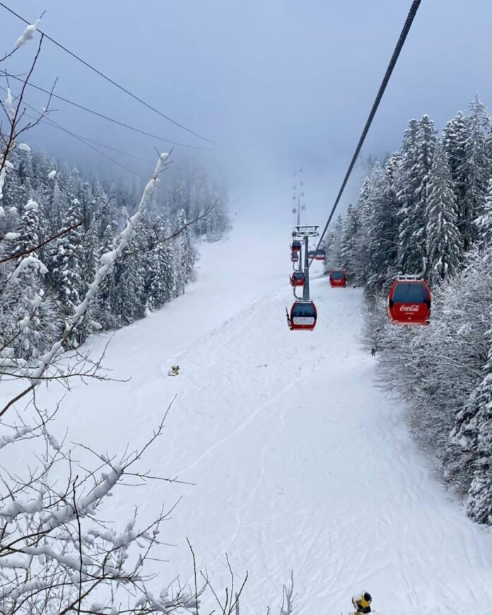 Astăzi în Poiana Brașov a avut loc deschiderea mult așteptatului sezon de schi