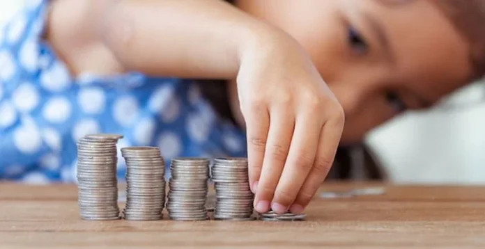 Guvernul promite a 13-a alocație pentru copii, dar fără majorare de la 1 ianuarie