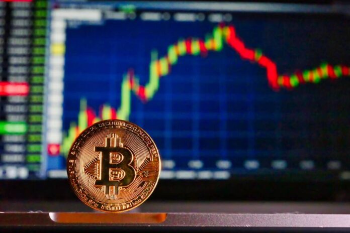 Un bărbat care spunea că este broker, trimis în judecată pentru înșelăciuni de peste 2,3 milioane de lei