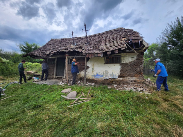Casa lui Lazăr Năftănăilă din Calbor, prima casă de romi care intră în patrimoniul Muzeului Naţional al Satului 
