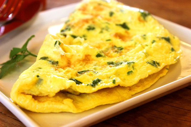 Întrebarea zilei / Oul fiert versus Omletă: Care dintre ele oferă mai multă nutriție?