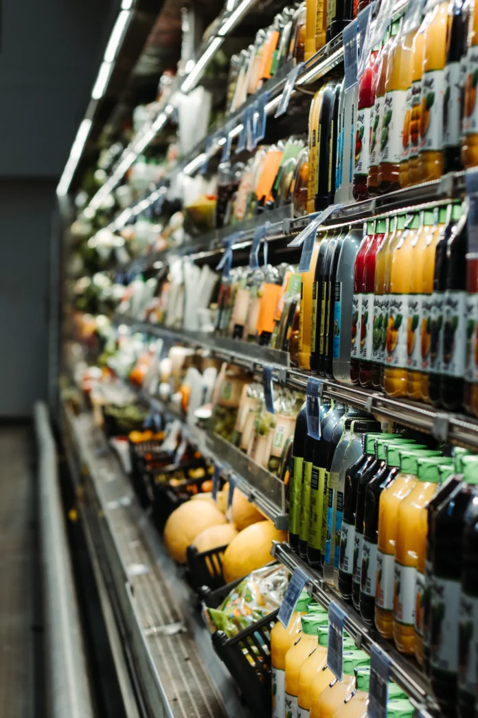 Protecția Consumatorilor Brașov a amendat 2 magazine Auchan cu 25.000 lei și 14 magazine Penny cu 148.000 lei
