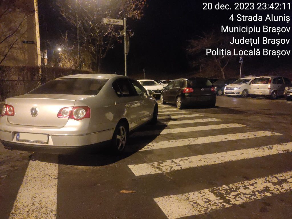 Brașov: Peste 400 de vehicule care reprezentau un risc pentru siguranța traficului pietonal și rutier au fost ridicate de pe domeniul public