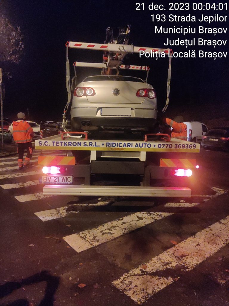 Brașov: Peste 400 de vehicule care reprezentau un risc pentru siguranța traficului pietonal și rutier au fost ridicate de pe domeniul public