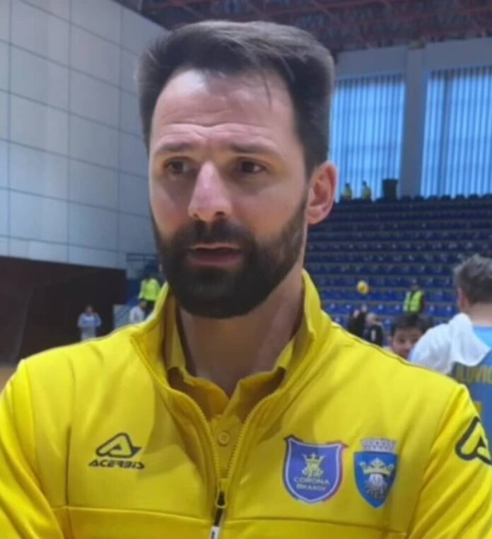 După faptă și răsplată! Laurențiu Lică, ales antrenorul etapei! Corona Brașov are doi jucători în echipa ideală a etapei a 9-a din Divizia A1