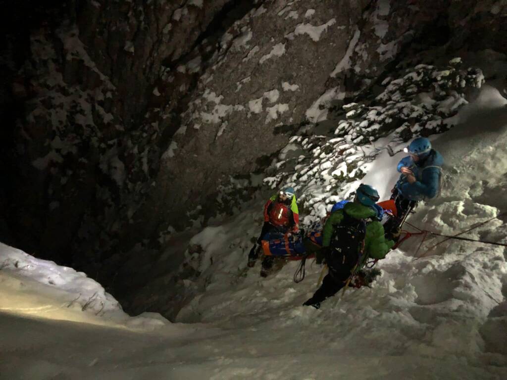 Salvamont Zărnești a avut una dintre cele mai dificile intervenții din ultimii 10 ani pentru o turistă din Mexic