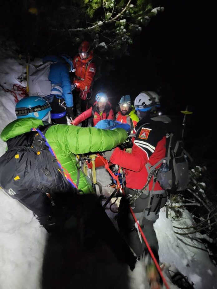 Salvamont Zărnești a avut una dintre cele mai dificile intervenții din ultimii 10 ani pentru o turistă din Mexic