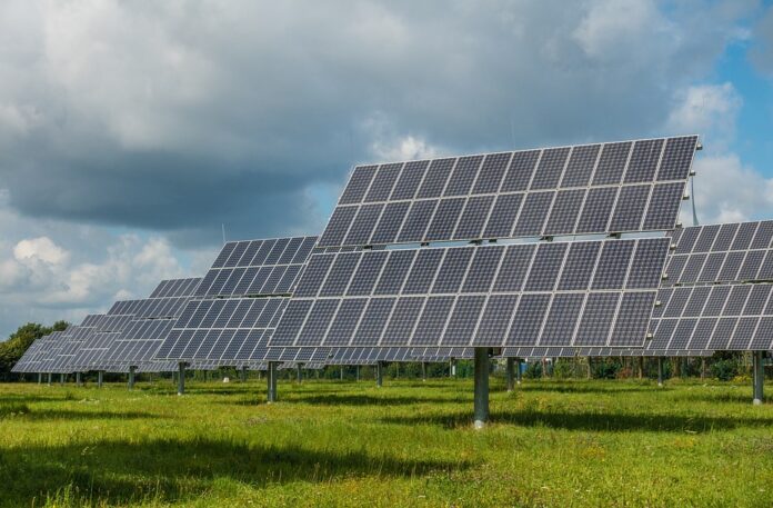 Primăria Brașov a semnat contractul pentru realizarea parcului fotovoltaic care va asigura independența energetică pentru consumul public
