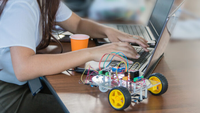 (P) Top 5 beneficii ale utilizării kiturilor Arduino în educație