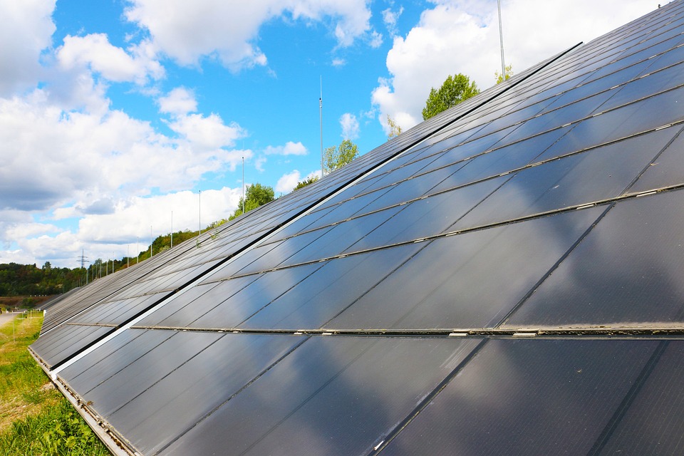 Primăria Brașov a semnat contractul pentru realizarea parcului fotovoltaic care va asigura independența energetică pentru consumul public