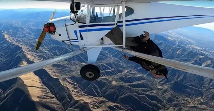 Un YouTuber american care a organizat intenționat prăbușirea avionului său