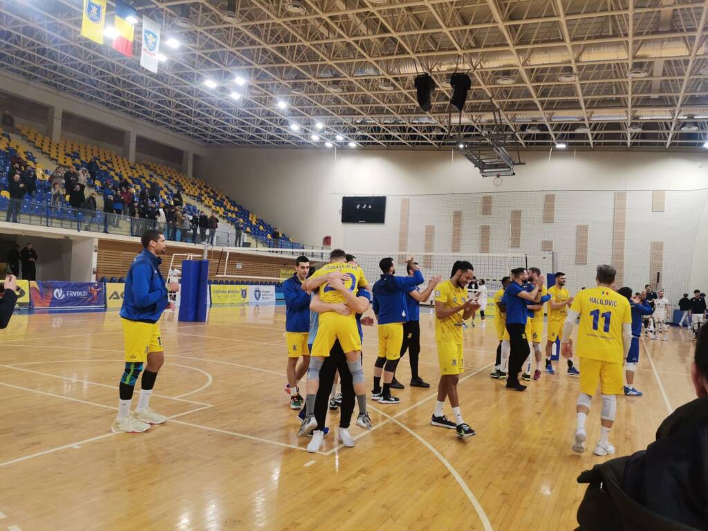 Volei (m) / Corona Brașov, victorie dramatică cu SCMU Craiova. Laurențiu Lică: "O nebunie de meci" 