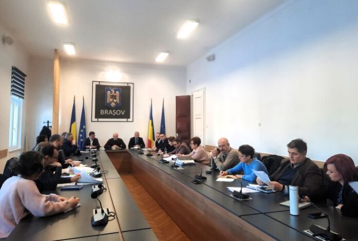 Discuții la Prefectură despre gestionarea deșeurilor la nivelul județului Brașov