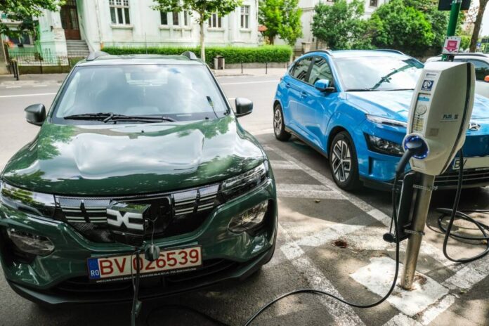 Brașov: Funcționarea și exploatarea stațiilor de reîncărcare a vehiculelor electrice și hybrid plug-in, în dezbatere publică