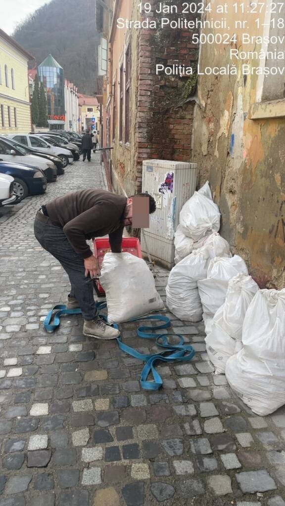 FOTO: Un bărbat care ridica și transporta ilegal deșeuri în Brașov, amendat cu 30.000 lei