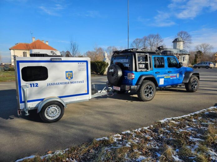 FOTO: Un Jeep Wrangler Rubicon, pentru intervențiile în zonele greu accesibile, a ajuns la Jandarmeria Brașov