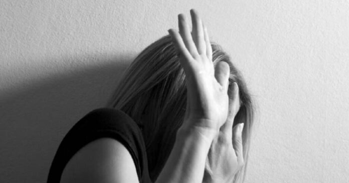 Râșnov: Un bărbat s-a ales cu dosar penal și ordin de protecție după ce și-a agresat soția