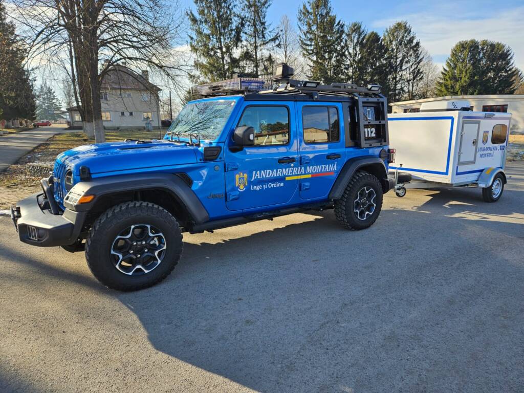 FOTO: Un Jeep Wrangler Rubicon, pentru intervențiile în zonele greu accesibile, a ajuns la Jandarmeria Brașov