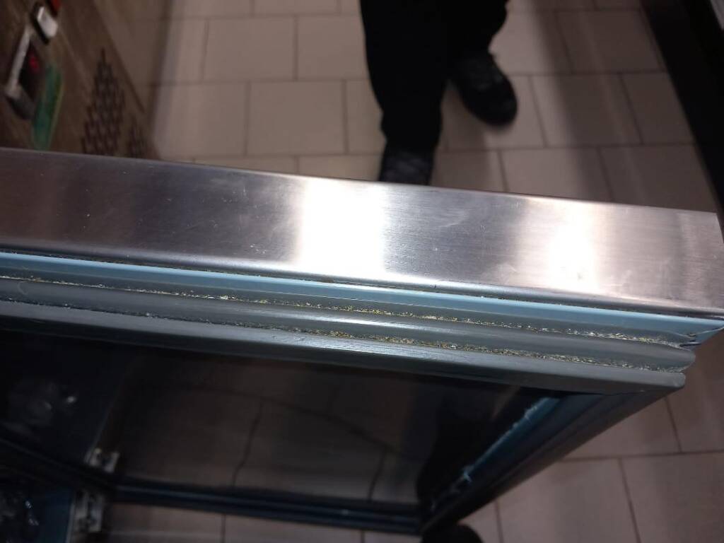 Un magazin MEGA IMAGE din Zărnești, amendat și închis temporar de Protecția Consumatorilor